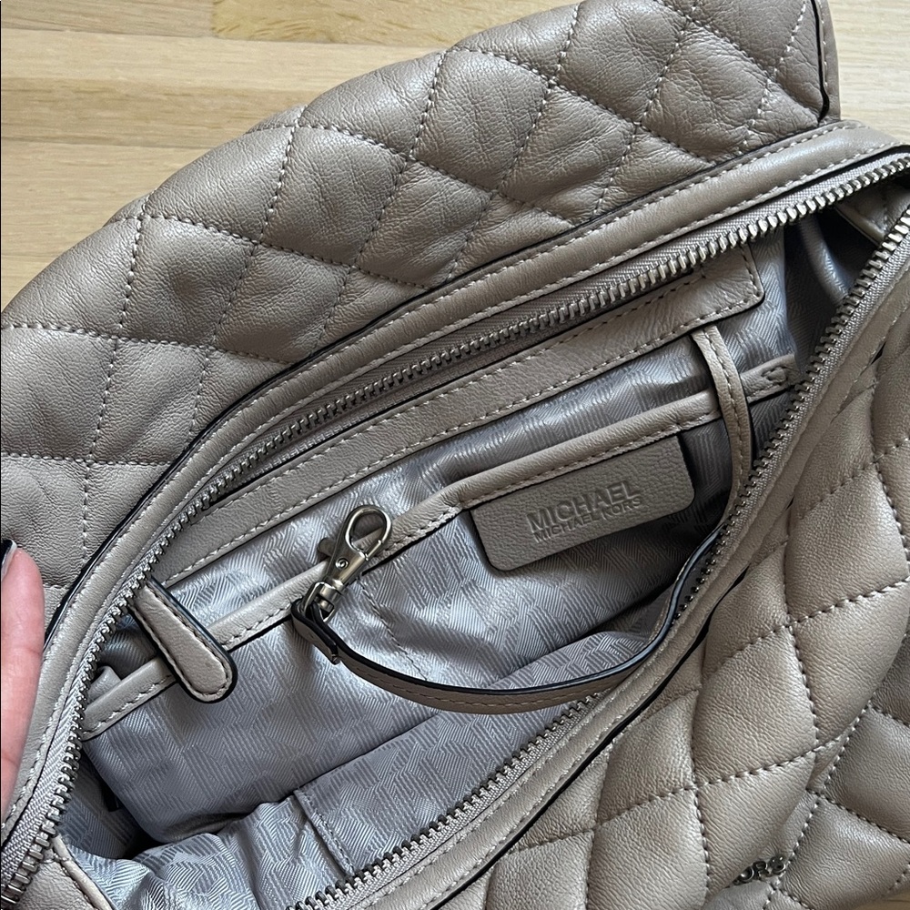 Michael Kors Quilted Shoulder Bag in Taupe Leather - Picture 7 of 9